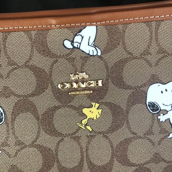 NWT COACH Peanuts Snoopy Tote bag! - Picture 8 of 14
